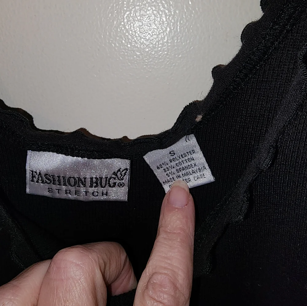 BLACK RUFFLE TANK TOP - Picture 2 of 4